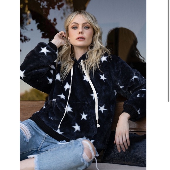 ✨LAST Stars Super Cozy Black Hoody - Picture 2 of 8